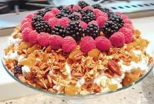 Breakfast Granola Parfait
