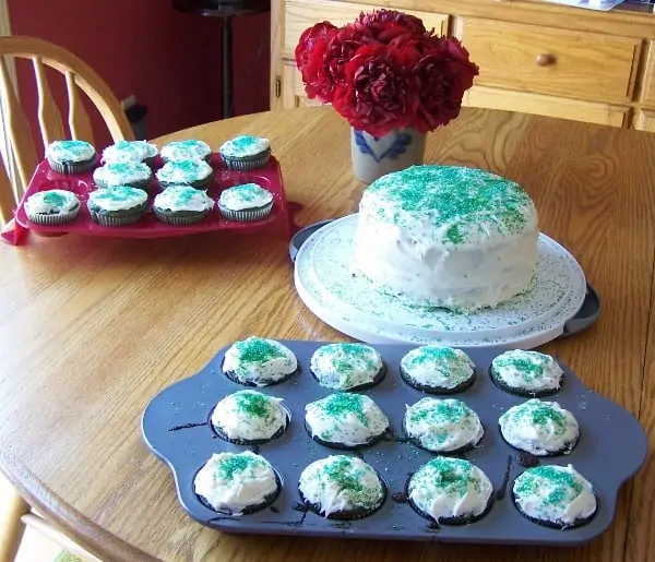 St Patrick's Day Cupcakes - Irish Eyes Smiling