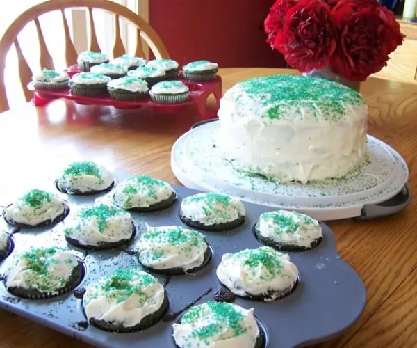 St Patrick's Day Cupcakes - Irish Eyes Smiling