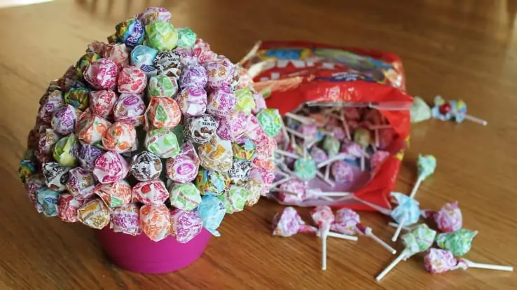 How to make a simple lollipop bouquet
