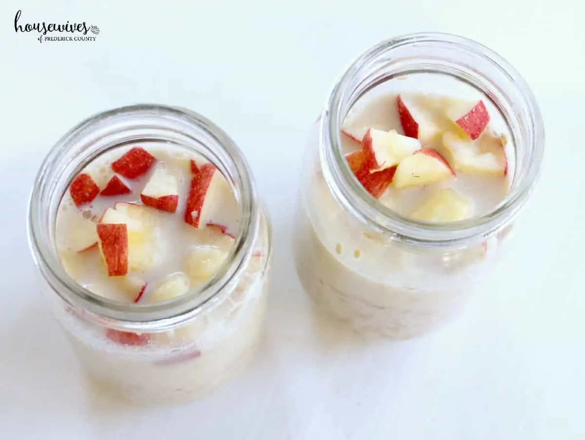 Add overnight oats mixture to mason jars