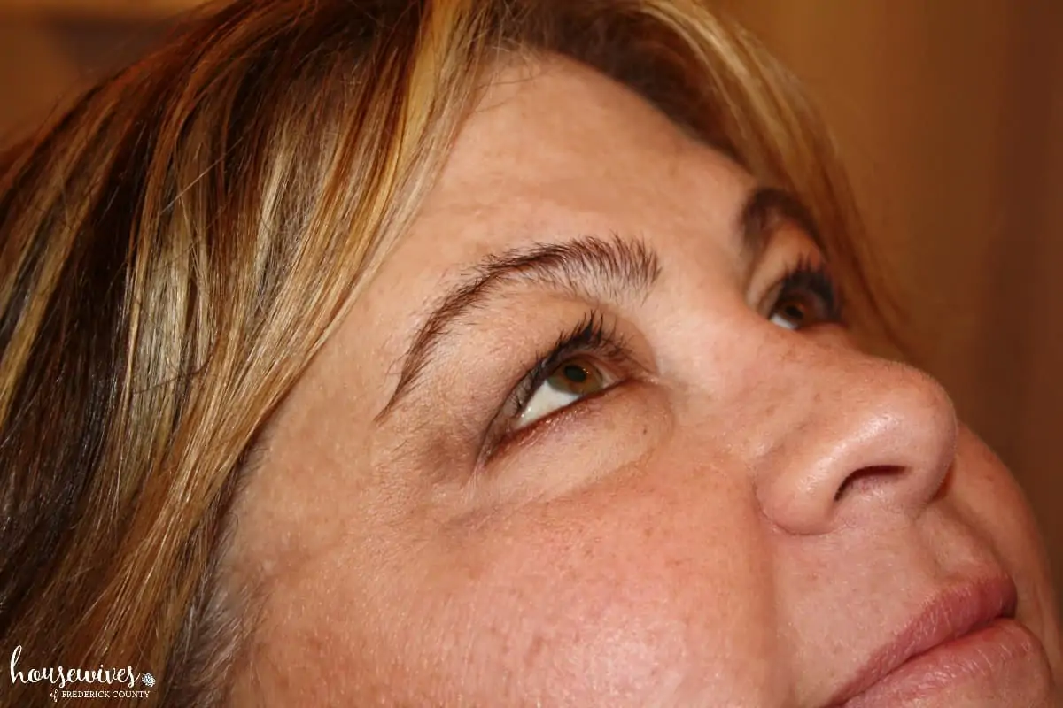 How eyebrow threading keeps you looking young!