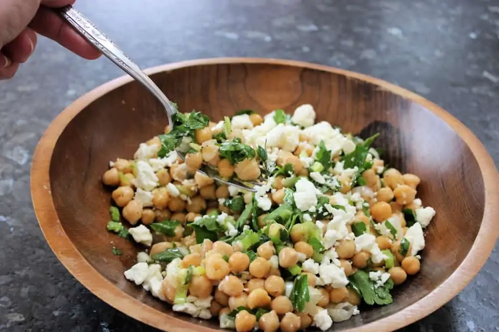 Healthy Chickpea Salad: 7 Weight Watchers SmartPoints