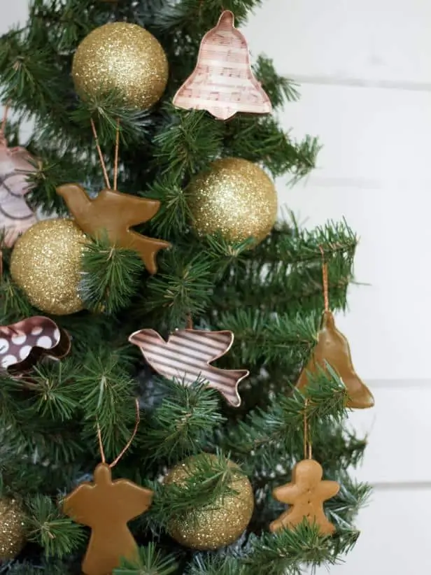 Top 10 DIY Christmas Ornaments: Easy and Inexpensive!