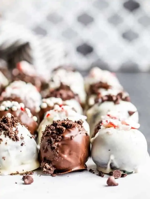 No Bake Oreo Balls - Christmas Dessert Recipes