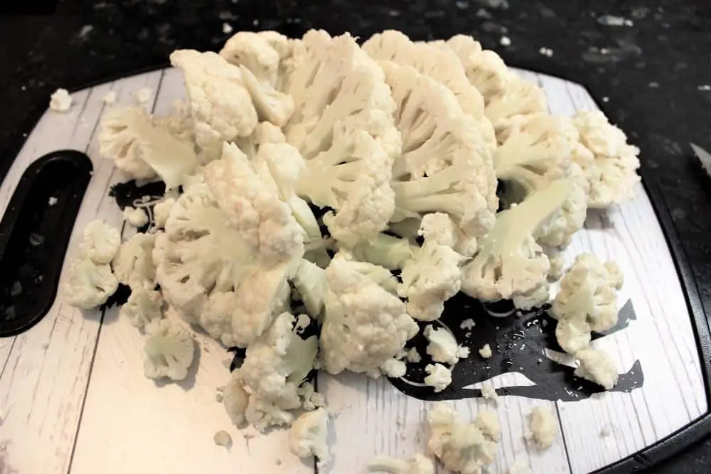 Slice cauliflower into 1 inch slices