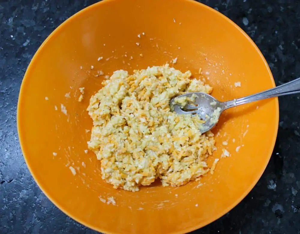 Cauliflower Fritters with Almond Flour: Low Carb & Delicious!