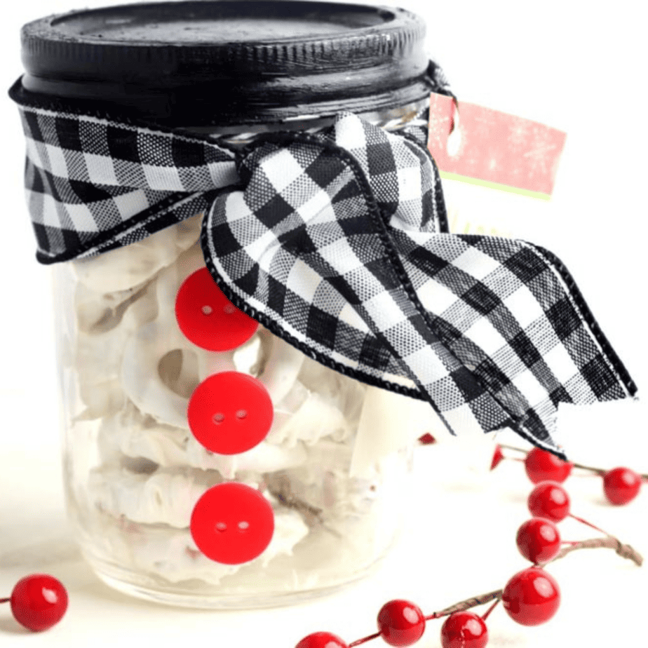 Mason Jar Christmas Candles - The Farm Girl Gabs®