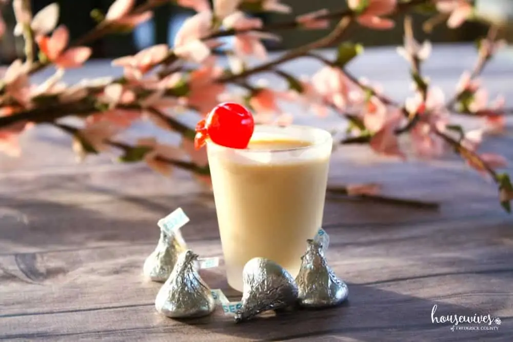 Dessert Cocktail For Valentines Day: Chocolate Kiss Shooter!