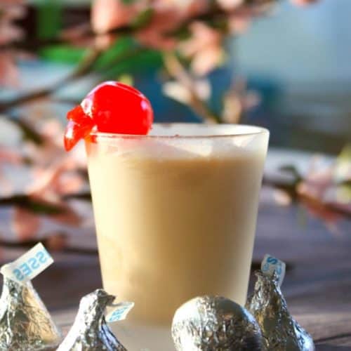 Dessert Cocktail For Valentines Day: Chocolate Kiss Shooter!