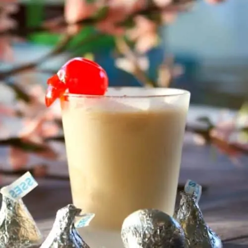 Dessert Cocktail For Valentines Day: Chocolate Kiss Shooter!