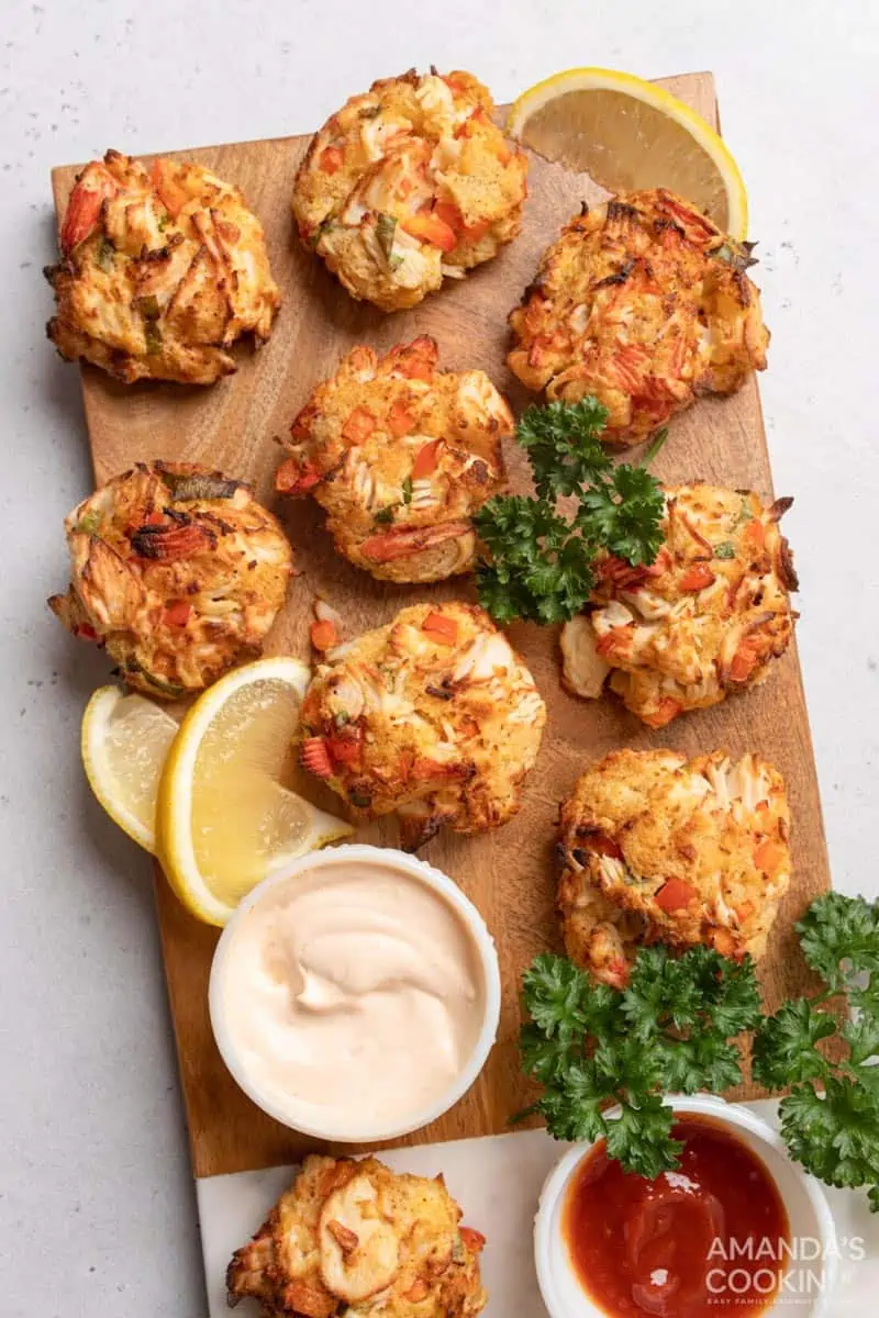 A photo of the crab cakes. 