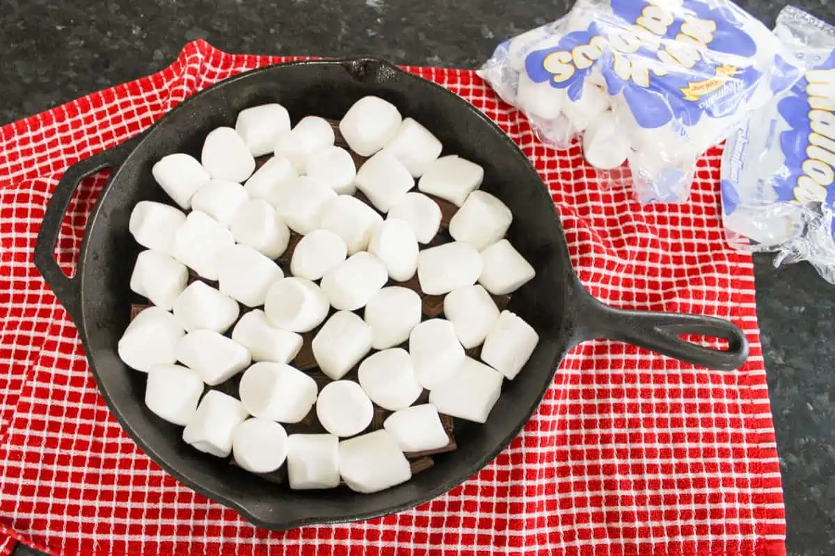 Layer marshmallows 