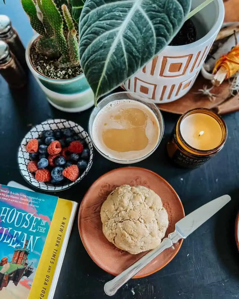 Dublin Roasters Coffee Scone and fresh fruit