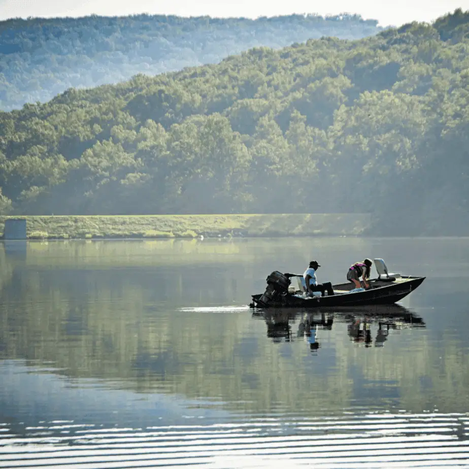 Cunningham Falls State Park father & daughter boating and fishing in Hunting Creek Lake