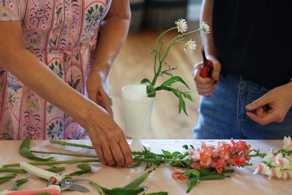 Fall floral arrangement workshop at Potomac River Interiors in Frederick County Maryland